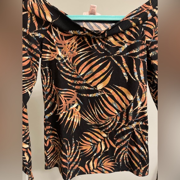 Off the shoulder top - Picture 2 of 5